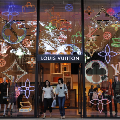LVMH: Ποιοι είναι οι επικρατέστεροι διάδοχοι του Μπερνάρ Αρνό για την προεδρία της εταιρείας;