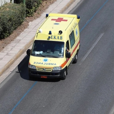 Ασθενοφόρο του ΕΚΑΒ εν κινήσει