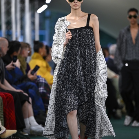 Τα skinny μοντέλα κάνουν δυναμικό comeback