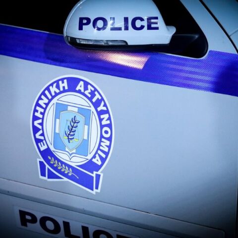 Νέος Κόσμος: Σύλληψη 27χρονου για ρίψη μολότοφ - Βροχή πυροτεχνημάτων μετά την Ανάσταση - Αναζητούνται άλλοι 9 από την Αστυνομία.