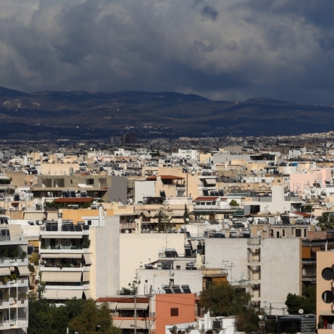 Πολυκατοικίες, ουρανος, συννεφα