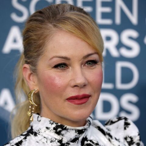 Η Κριστίνα Άπλγκεϊτ αποκαλύπτει ότι δεν βγαίνει πια από το σπίτι λόγω της σκλήρυνσης κατά πλάκας - Περιγράφει τον πόνο που βιώνει ως «ανυπόφορο και μόνιμο».