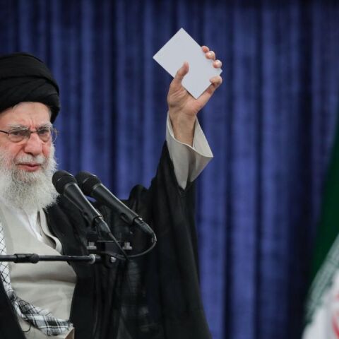 Χαμενεΐ: Ο σιωνιστής εχθρός διέπραξε μεγάλο έγκλημα και θα τιμωρηθεί - Η πρώτη αντίδραση μετά τους αμερικανικούς βομβαρδισμούς στο Ιράν