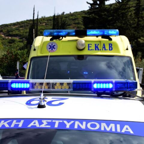 Περιπολικό της ΕΛ.ΑΣ. και ΕΚΑΒ