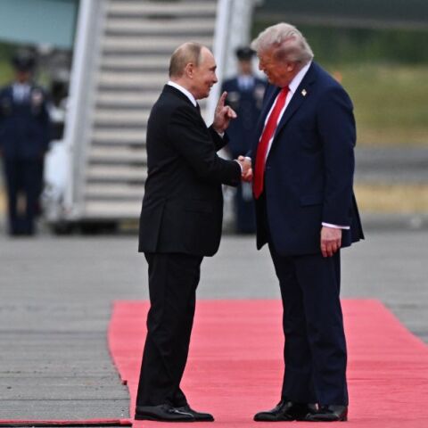 Η γλώσσα του σώματος «μιλά» για τη συνάντηση Τραμπ - Πούτιν στην Αλάσκα: Από τον εγκάρδιο χαιρετισμό στην ψυχρή χειραψία - Ειδικός εξηγεί