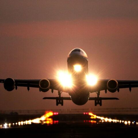 Αεροσκάφος τη στιγμή της απογείωσης