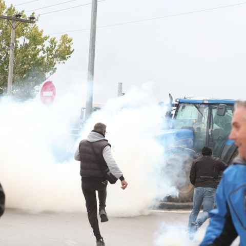 Θεσσαλονίκη: Δικογραφία για τα επεισόδια στο μπλόκο των αγροτών κοντά στο αεροδρόμιο «Μακεδονία»