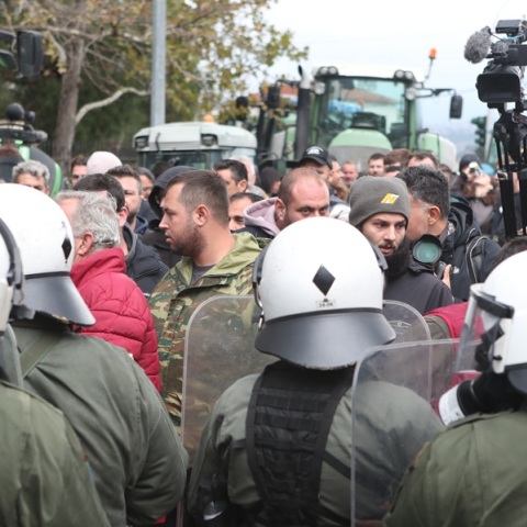 Θεσσαλονίκη: Ένταση και χημικά ανάμεσα σε ΜΑΤ και αγρότες