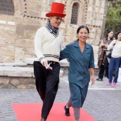 Ο Λάκης Γαβαλάς μετατρέπει την Ερμού σε πασαρέλα | ΣΚΡΑΤΣ