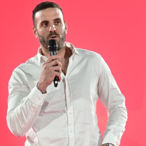 «Πώς να μη σε χτυπήσω έτσι όπως είσαι;» - Το επεισόδιο του ξυλοδαρμού του δημοσιογράφου από τον Νίκο Παππά