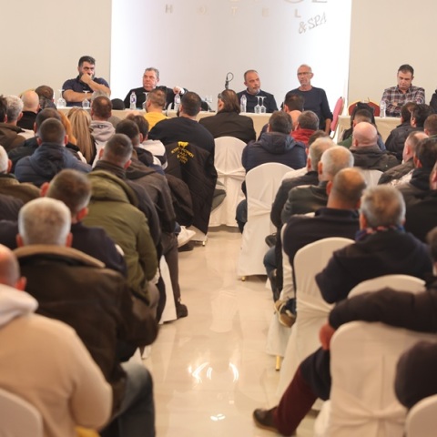 Νέο «όχι» των αγροτών στο διάλογο - Συνεχίζουν τις κινητοποιήσεις τους