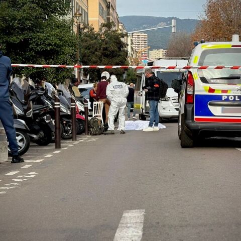 Γαλλία: Αστυνομικοί πυροβόλησαν και σκότωσαν έναν 26χρονο που απειλούσε με μαχαίρι περαστικούς