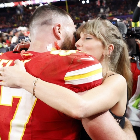 Κάποιος μίλησε πολύ...: Φήμες ότι η Τέιλορ Σουίφτ περιμένει το πρώτο της παιδί