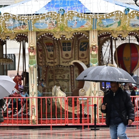 Καιρός, περαστικοι, βροχη