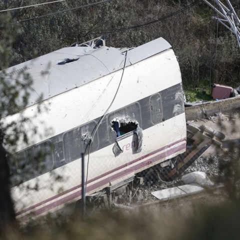 42 οι νεκροί της σιδηροδρομικής τραγωδίας στην Ισπανία - Ο απολογισμός δεν είναι ακόμη οριστικός