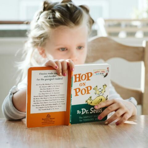 Σάλος στη Φλόριντα για βιβλίο με το… «τρίο» των ελαφιών