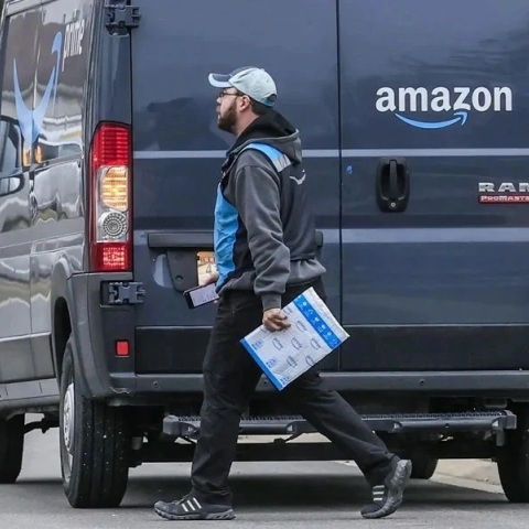 υπαλληλος της Amazon 