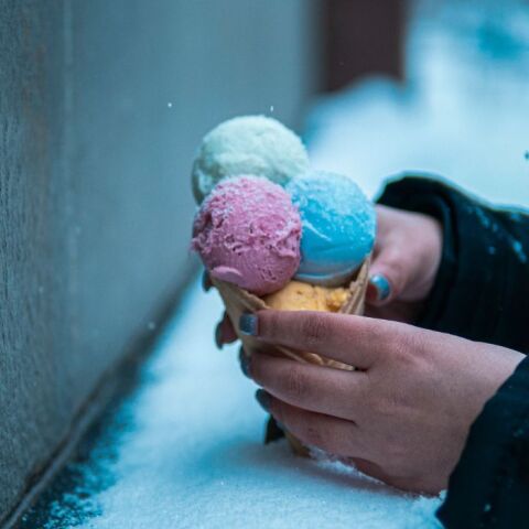 Τρώγεται το χιόνι; Οι ειδικοί εξηγούν πότε είναι ασφαλές