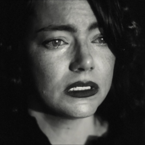 Η Έμα Στόουν πρωταγωνιστεί στη νέα διαφήμιση του Γιώργου Λάνθιμου