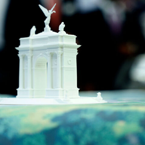 Το «Arc de Trump» απειλεί να επισκιάσει τα μνημεία της Ουάσινγκτον