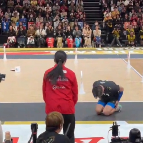 Αθλητής βόλεϊ δίδαξε την «τέχνη της συγγνώμης» και έγινε viral