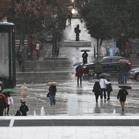 Καιρός, περαστικοι, βροχη