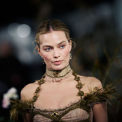 Το choker κάνει δυναμικό comeback – Η Μάργκοτ Ρόμπι οδηγεί το trend