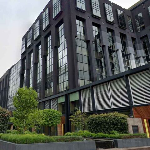 Δικαστική απόφαση στη Βρετανία: «Δεν συνιστά παρενόχληση» η ερώτηση σε εργαζόμενη για την εμμηνόπαυση