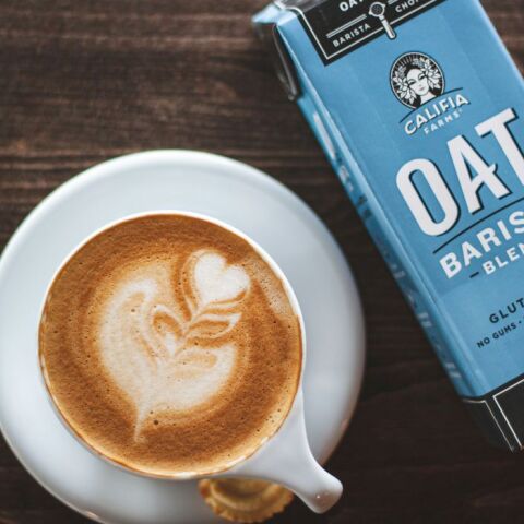 Τέλος στο «γάλα βρώμης»: Δικαστική απόφαση αλλάζει τις ετικέτες στα φυτικά ροφήματα