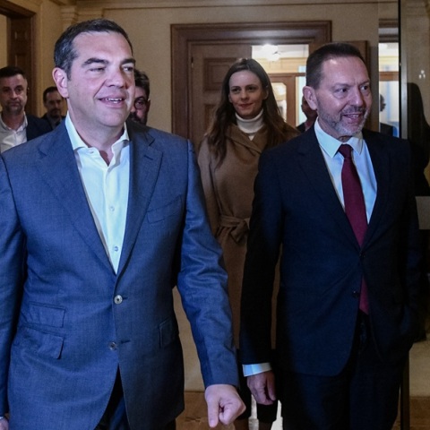 Τσίπρας για συνέντευξη Στουρνάρα: Ψεύδεται ασύστολα για να εξασφαλίσει μια 3η θητεία