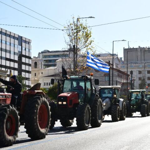 Αναχώρησαν από το Σύνταγμα οι αγρότες - «Ο αγώνας συνεχίζεται» διαμηνύουν