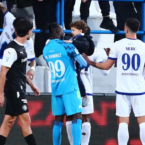 Επεισοδιακά ολοκληρώθηκε το πρώτο ημίχρονο του αγώνα της 21ης στροφής της Stoiximan Super League μεταξύ της Κηφισιάς και του ΟΦΗ στο γήπεδο της Νεάπολης.