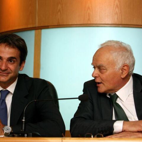 O Κυριάκος Μητσοτάκης και ο Αντώνης Μανιτάκης, κατά την παράδοση παραλαβή του Υπουργείου Διοικητικής Μεταρρύθμισης