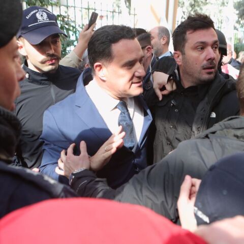 Ένταση στη Νίκαια: Πολιτική αντιπαράθεση μετά το επεισόδιο με τον Άδωνι Γεωργιάδη