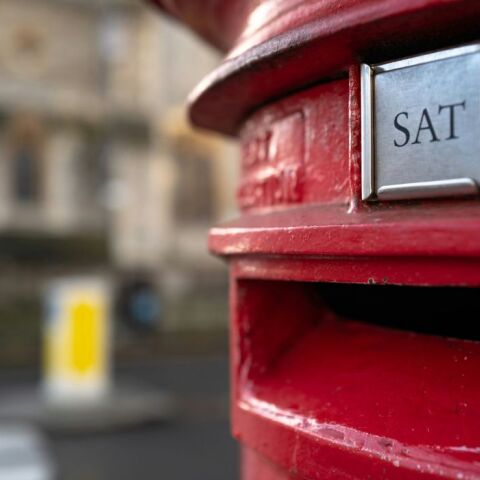 Ταχυδρόμος κέρδισε αποζημίωση επειδή του άλλαξαν το ωράριο