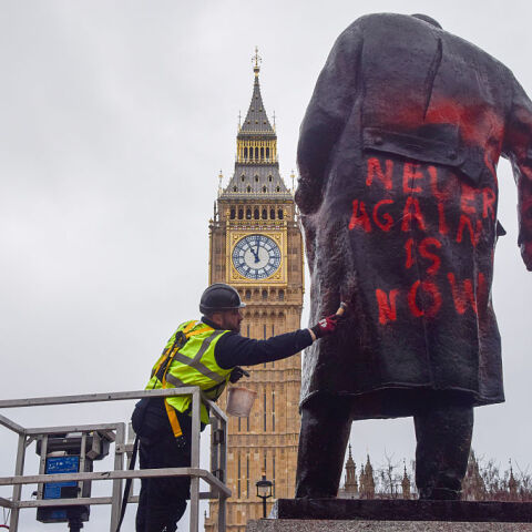 Συνελήφθη άνδρας για βανδαλισμό αγάλματος του Τσόρτσιλ