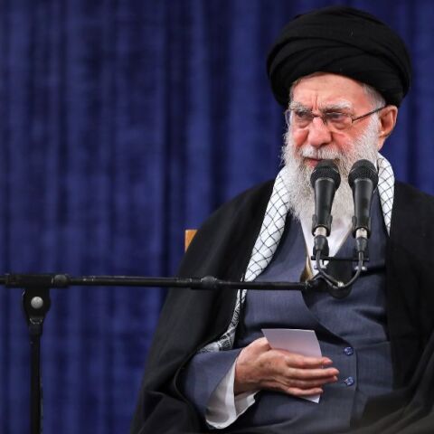 O νεκρός ανώτατος θρησκευτικός ηγέτης του Ιράν, Αγιατολλάχ Αλί Χαμενεΐ