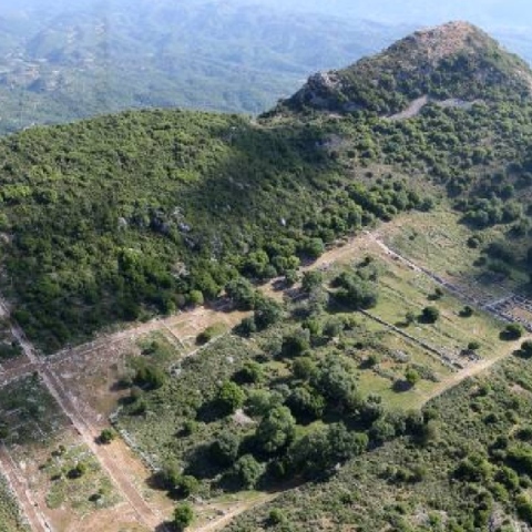Ο αρχαιολογικός χώρος Κασσώπης από ψηλά