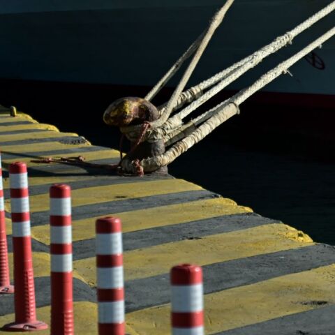 Δεμένος κάβος σε παλαιότερη απεργία ναυτικών