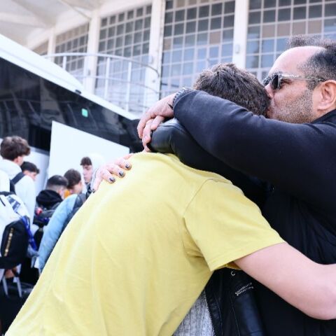 Συγκινητικές στιγμές: Επέστρεψε στη Θεσσαλονίκη η Κ18 του Άρη