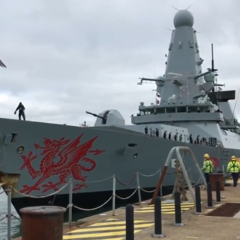 Το πολεμικό πλοίο ΗΜ Dragon
