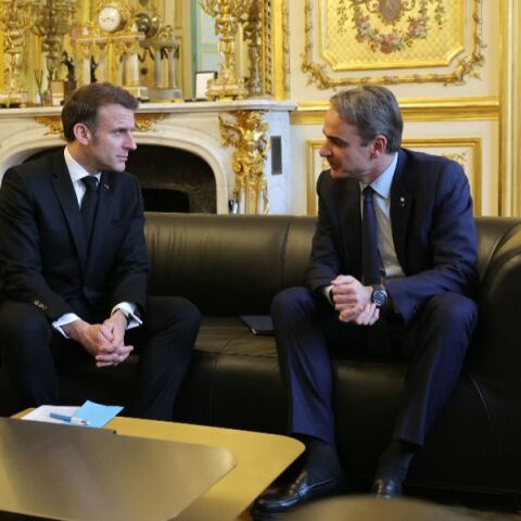 Τηλεφωνική επικοινωνία Μητσοτάκη – Μακρόν για τις εξελίξεις σε Ιράν, Κύπρο και Λίβανο