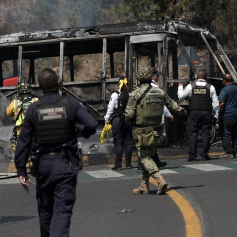 Έκρηξη βίας στο Μεξικό μετά τη δολοφονία του Ελ Μέντσο, αρχηγού του καρτέλ Νέας Γενιάς του Χαλίσκο