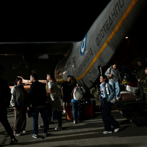 Επαναπατρισμό πολιτών από τα Ηνωμένα Αραβικά Εμιράτα με C-130 της Πολεμικής Αεροπορίας