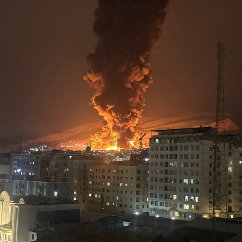 εκρηξη, καπνοι, σπιτια