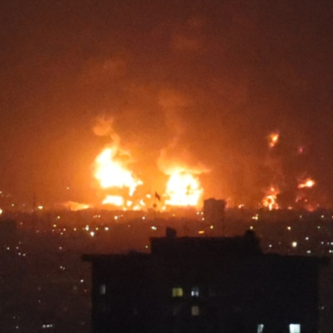 εκρηξη, καπνοι, σπιτια