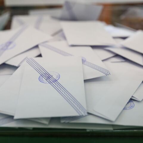 Ψηφοδέλτια μέσα στην κάλπη