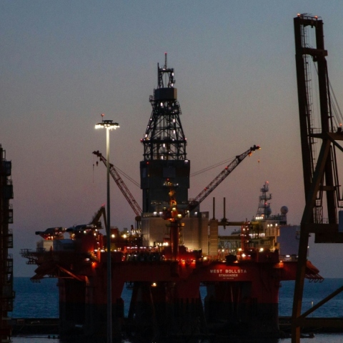 Η τιμή του πετρελαίου πέφτει