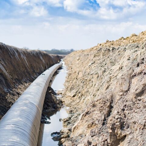 Αγωγός σε χαντάκι