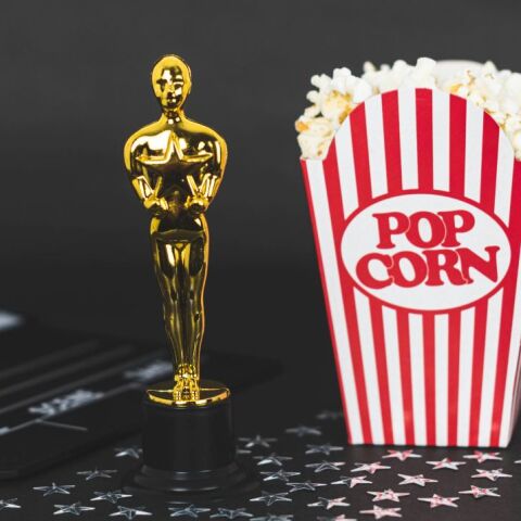 Ρέπλικα βραβείου Όσκαρ και ποπ κορν